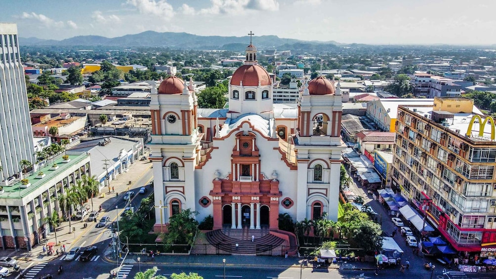 San Pedro Sula: Luxury City Tour with Helicopter Flyover 1
