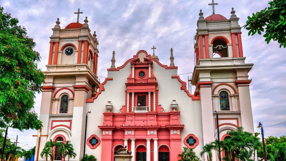 Picture 11 for Activity San Pedro Sula: Luxury City Tour with Helicopter Flyover 2