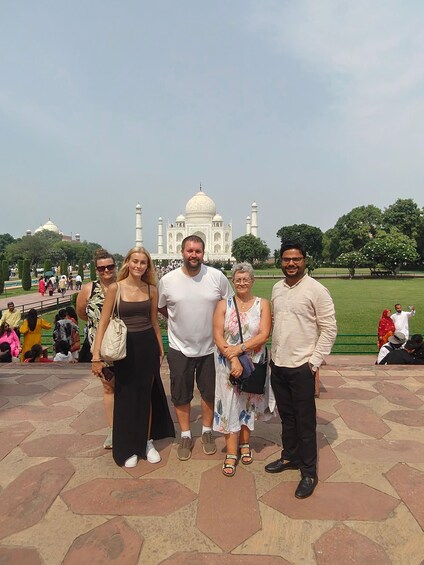 Picture 18 for Activity Agra: Taj Mahal Skip-The-Line and Agra Fort 3