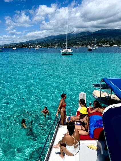 Papeete: Tahiti Lagoon Cruise with Snacks & Drinks 1