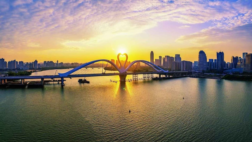Huizhou Old Town City Walk — Lake, History & Local Life Tour 1