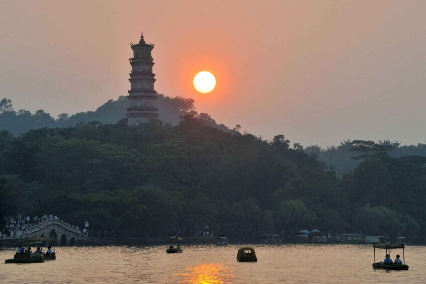 Picture 1 for Activity Huizhou Old Town City Walk — Lake, History & Local Life Tour 3
