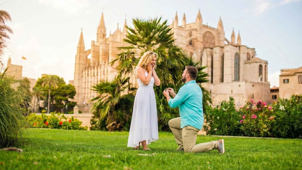 Picture 1 for Activity Palma de Mallorca: Surprise Romantic Proposal Photoshoot 3