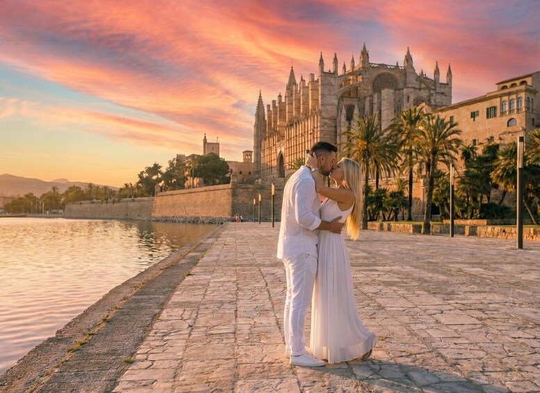 Picture 5 for Activity Palma de Mallorca: Surprise Romantic Proposal Photoshoot 4