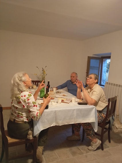 Castel di Ieri: Evening Tour with Local Food Tasting 1