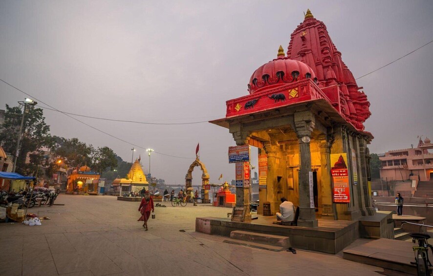 Picture 9 for Activity Rishikesh: Night Walking Tour with Ganges Views 2