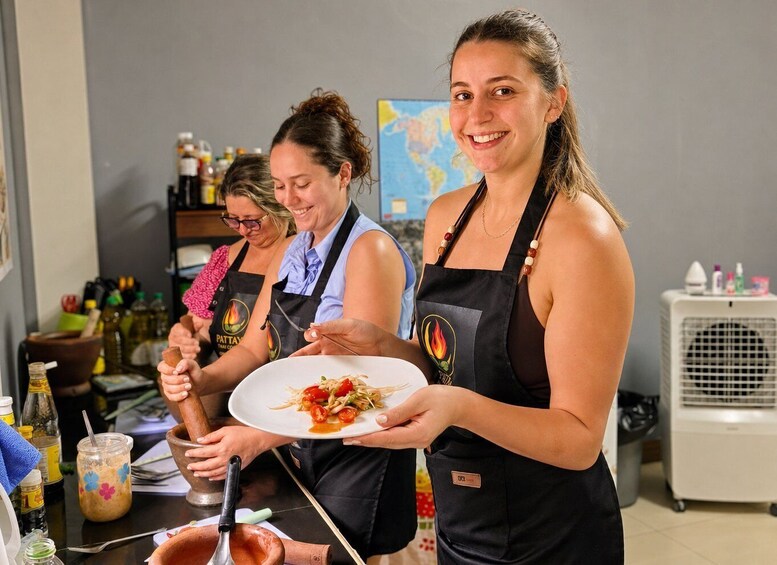 Pattaya: Private cooking class with themed menu (4 dish) 1