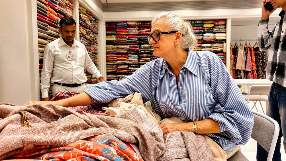 Mumbai: Fashion, Handicrafts & Souvenir Shopping Guided Tour 2