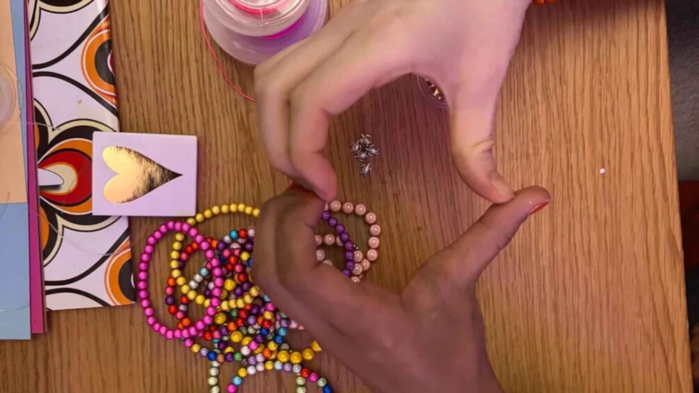 Picture 2 for Activity Berlin: Illuminating Pearl Bracelet Workshop 1