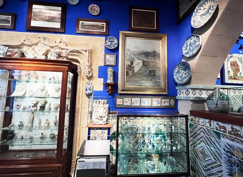 Picture 3 for Activity Sitges: Bohemian City Walking Tour with Seaside Promenade 5