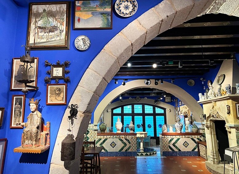 Picture 1 for Activity Sitges: Bohemian City Walking Tour with Seaside Promenade 3
