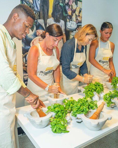 Genoa: Pesto-Making Class with Pasta and Aperitivo 1