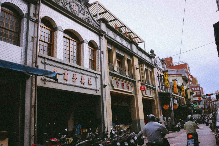 Picture 11 for Activity Vintage Taipei - Best of Taiwan and Sunset Walking Tour 4