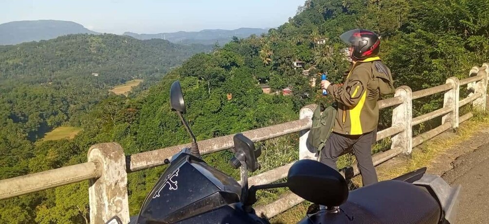 Picture 8 for Activity Colombo to Kandy Solo Bike Adventure Day Tour 3