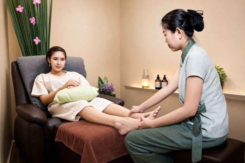 Picture 4 for Activity Bangkok: Luxury Spa Shoulder and Back and Head Massage 3