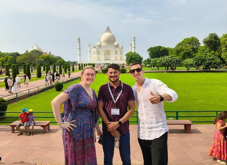 Book Official Tour Guide for Taj Mahal 1