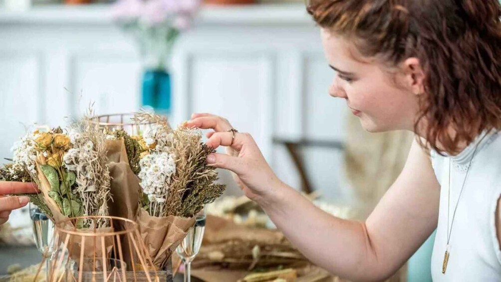 Picture 1 for Activity Leipzig: Flower Box Workshop with Sustainable Floristry 3