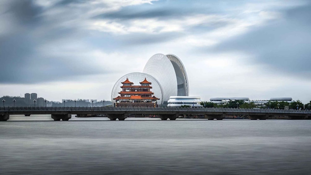 Zhuhai: Bridge Boat Tour, Qi'ao Island & Lunch Day Trip 1