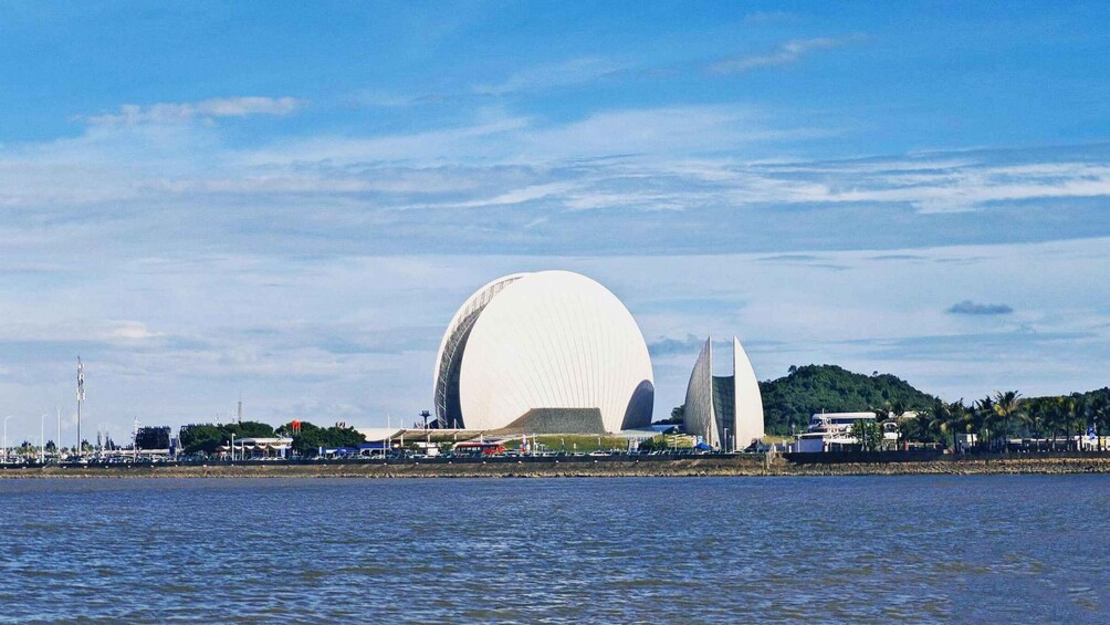 Picture 4 for Activity Zhuhai: Bridge Boat Tour, Qi'ao Island & Lunch Day Trip 5