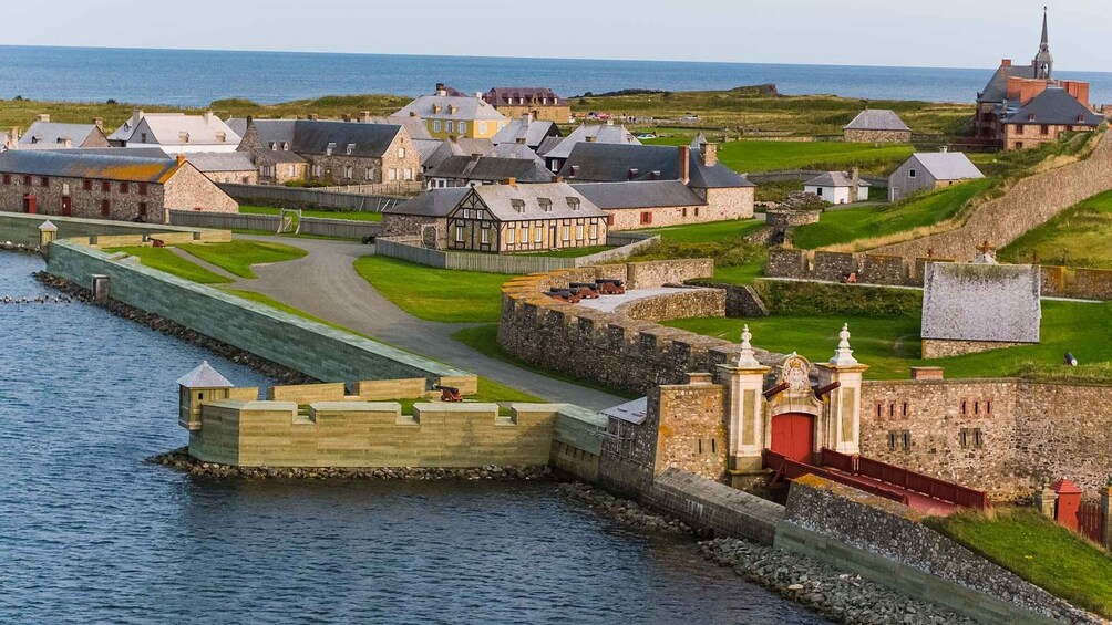 Cape Breton: Fortress of Louisbourg & Lighthouse Tour 1