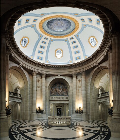 Picture 2 for Activity The Wickedest City: Inside the Manitoba Legislative Building 2