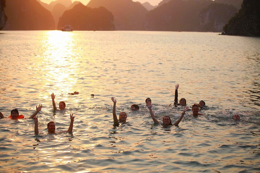 Picture 7 for Activity Sunset BBQ and twilight swim with bioluminescent plankton 2