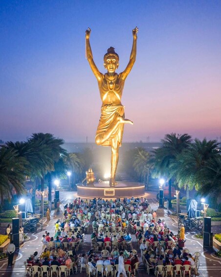 Picture 9 for Activity Delhi: Akshardham Temple Tour with Light and Water Show 3