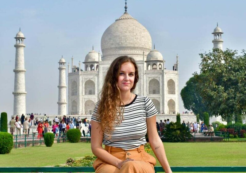 Taj Mahal & Agra Fort Day Tour from Delhi by Gatiman Express 1