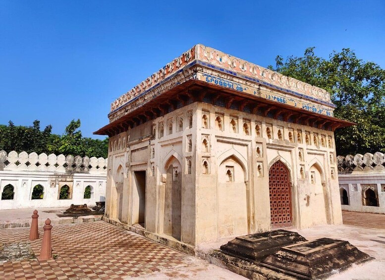 Picture 3 for Activity Delhi: Haunted Monuments Walking Tour 3