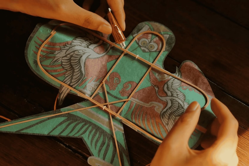 Guangzhou: Create Your Own Kite Ornament 1