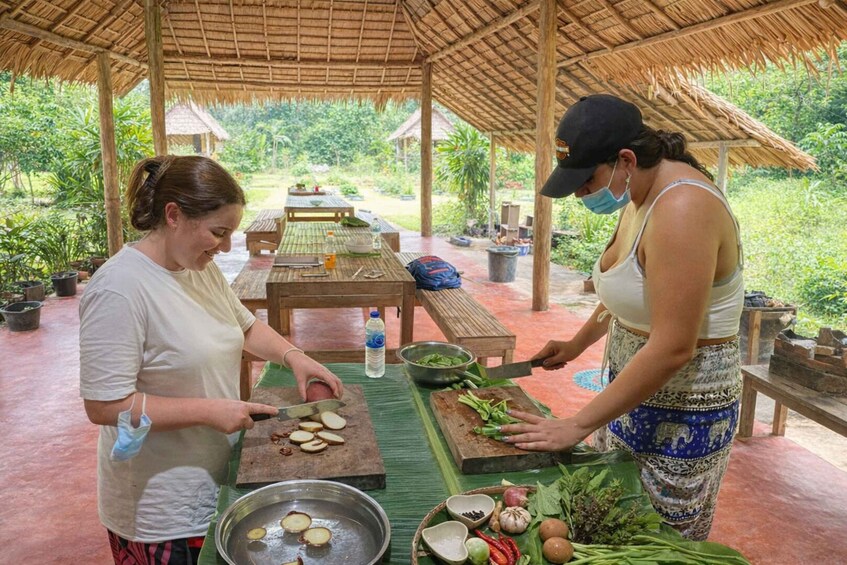 Picture 3 for Activity Khao Sok: Organic Farm Cooking Class with Easy Transfer 2