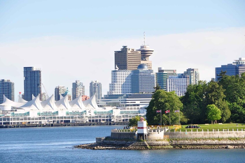 Picture 2 for Activity Vancouver Lookout Private Tour with Skip-the-line Tickets 5
