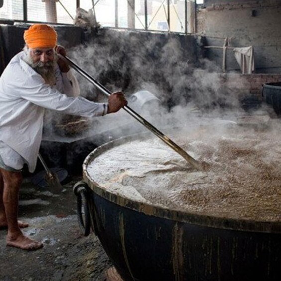 Picture 4 for Activity Amritsar: Golden Temple & Jallianwala Bagh Guided Tour 5