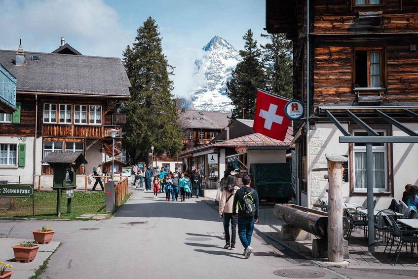 Picture 2 for Activity Lauterbrunnen: Mürren Hike & Paragliding Experience 5