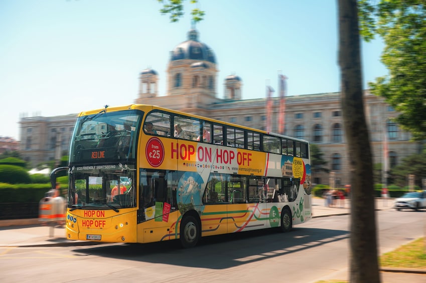 Best of Austria: Hallstatt, Melk & HOP ON HOP OFF 2