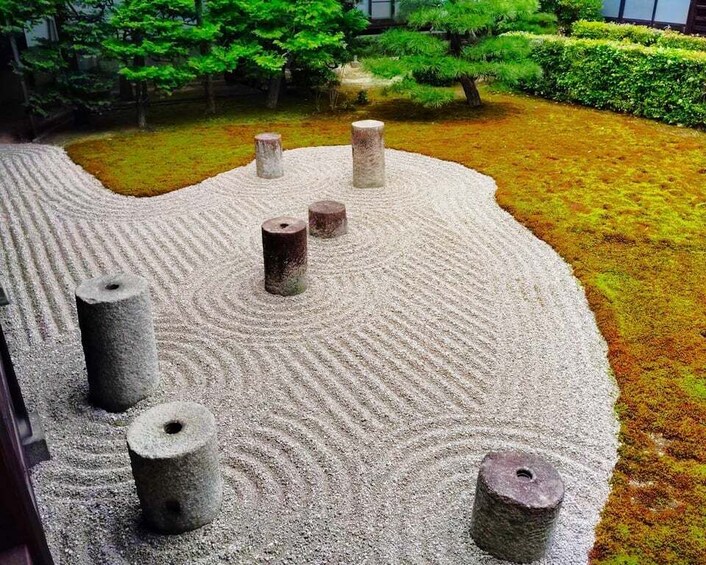 Picture 9 for Activity Kyoto: Tofuku-ji Temple and Komyo-in Guided Walking Tour 3