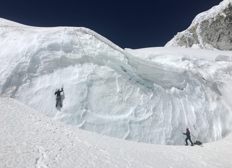Picture 1 for Activity Pisco Glacier: Summit Climb and Acclimatization in the Cordillera Blanca 3