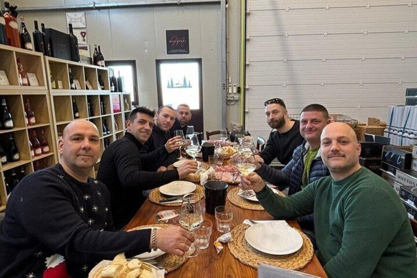 Pozzolengo Tasting 3 glasses of wine with cutting board 5