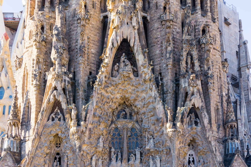 Picture 4 for Activity Gaudí Comes Alive: Dramatized Sightseeing Tour of the Exterior of the Sagrada Familia 4