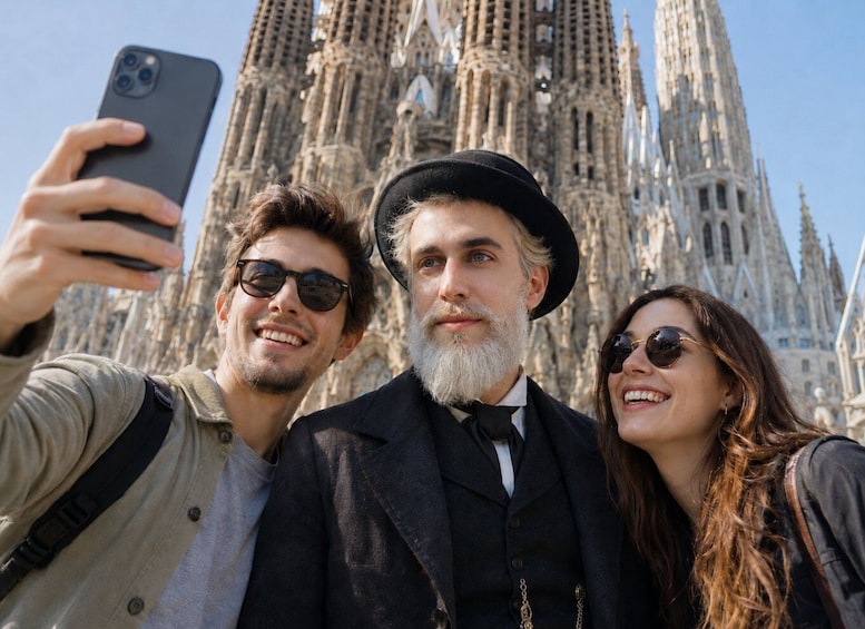 Picture 3 for Activity Gaudí Comes Alive: Dramatized Sightseeing Tour of the Exterior of the Sagrada Familia 3