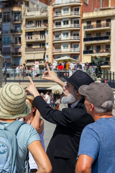 Picture 3 for Activity Gaudí Comes Alive: Dramatized Sightseeing Tour of the Exterior of the Sagrada Familia 2