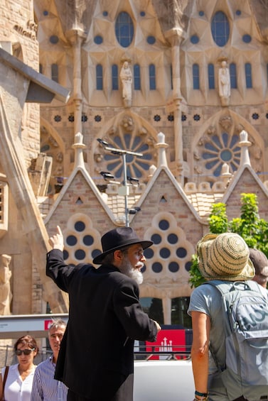 Picture 4 for Activity Gaudí Comes Alive: Dramatized Sightseeing Tour of the Exterior of the Sagrada Familia 3