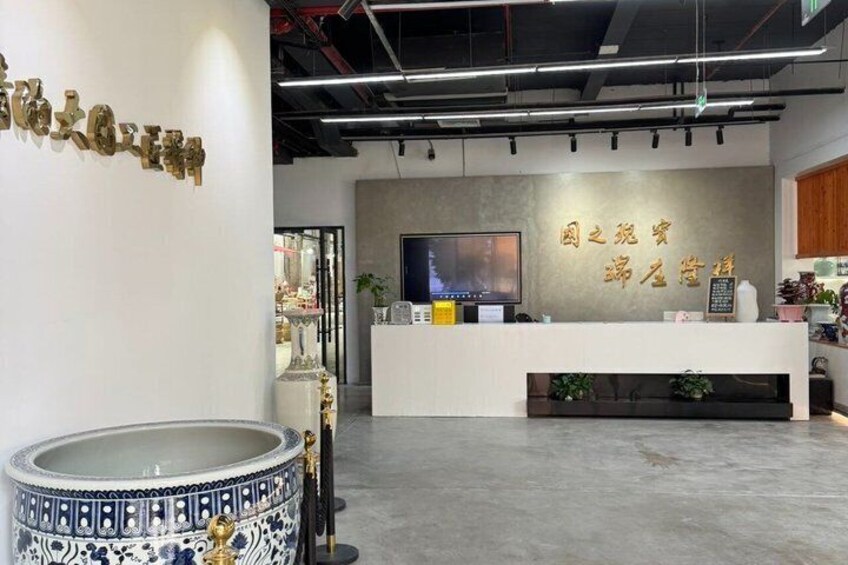 Jingdezhen Porcelain Workshop Tour and Craft Experience 2