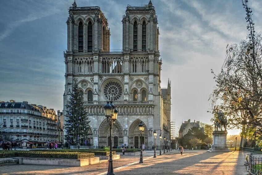 Explore 9 Unmissable Landmarks in Paris 3 Hours 4