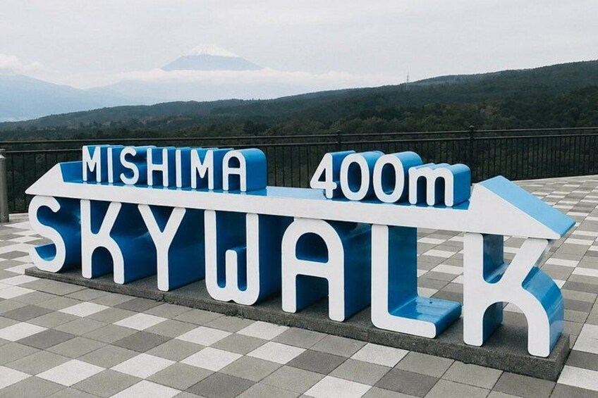 A sign for the MISHIMA SKYWALK with a distance marker of 400m. 2
