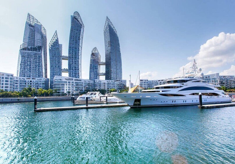 Singapore: City Skyline Yacht Cruise with Welcome Mocktail 1