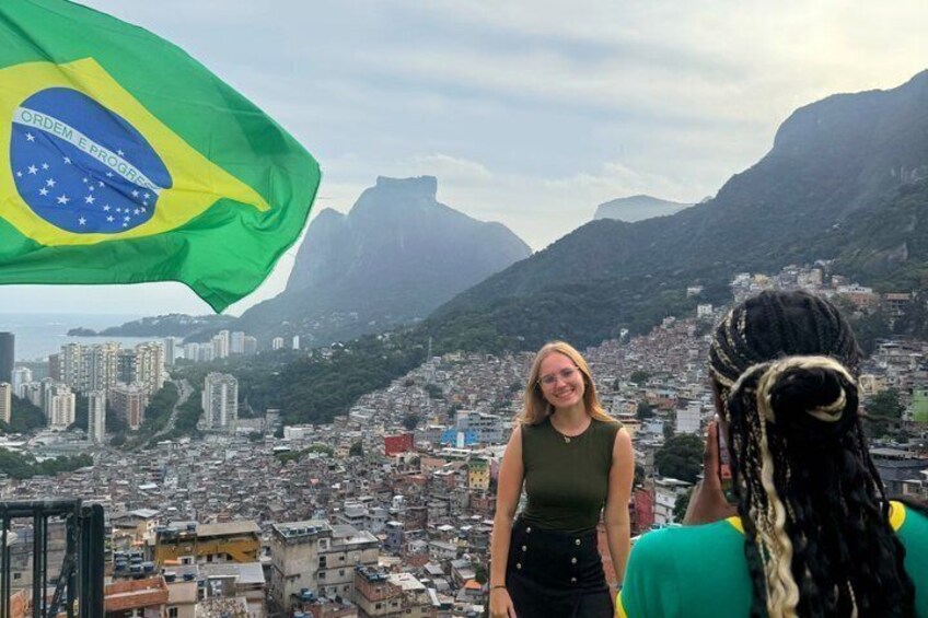 Discover Rocinha with a Multilingual Local Guide 2