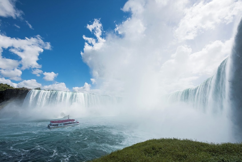 Niagara Falls Boat Cruise & Guided Highlights Tour 1