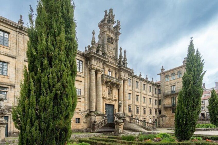 Self Guided Walking Tour to Santiago de Compostela with Quiz 4