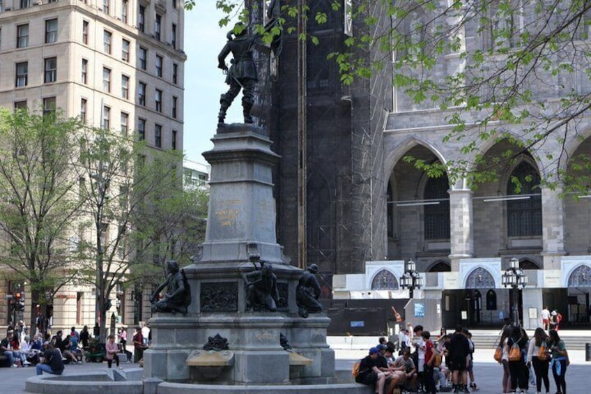 Discover the city as a local by metro 3